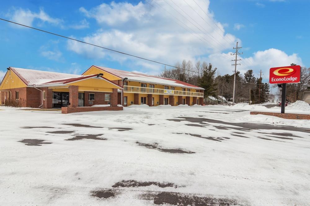 Econo Lodge Cadillac By Choice Exteriér fotografie