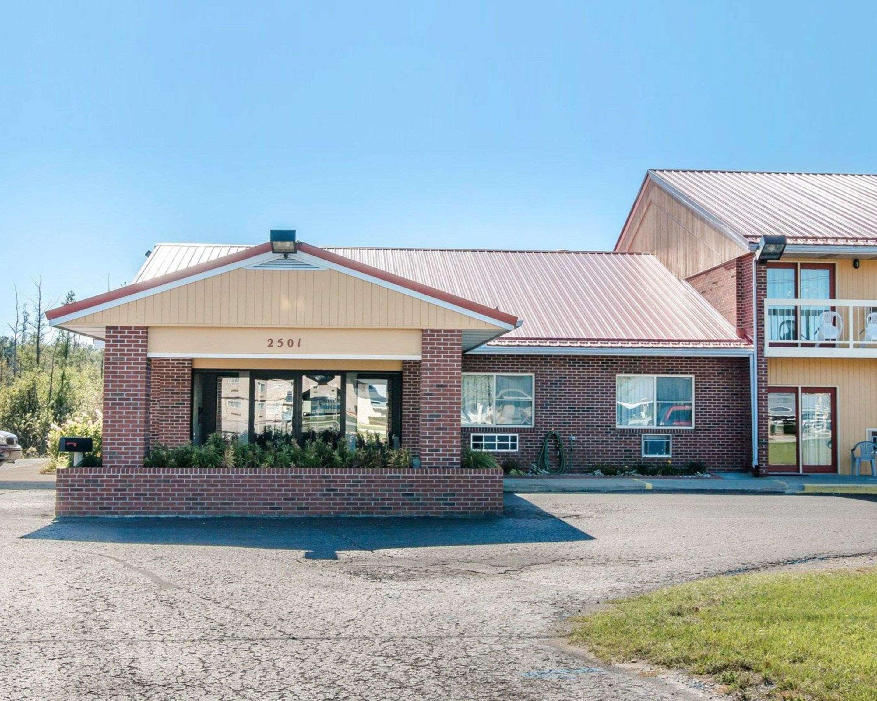 Econo Lodge Cadillac By Choice Exteriér fotografie