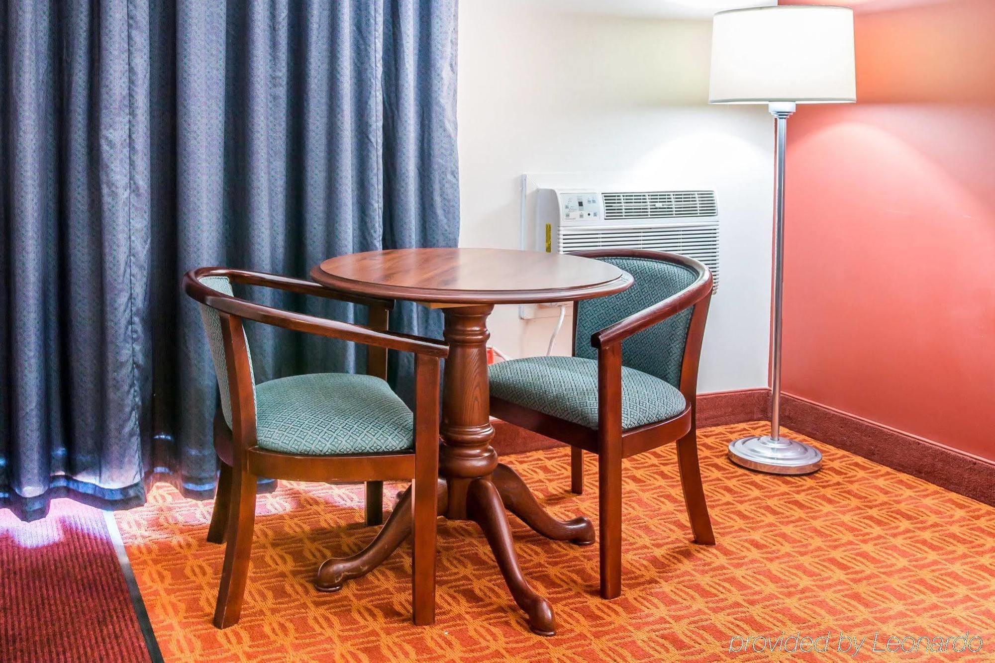 Econo Lodge Cadillac By Choice Exteriér fotografie