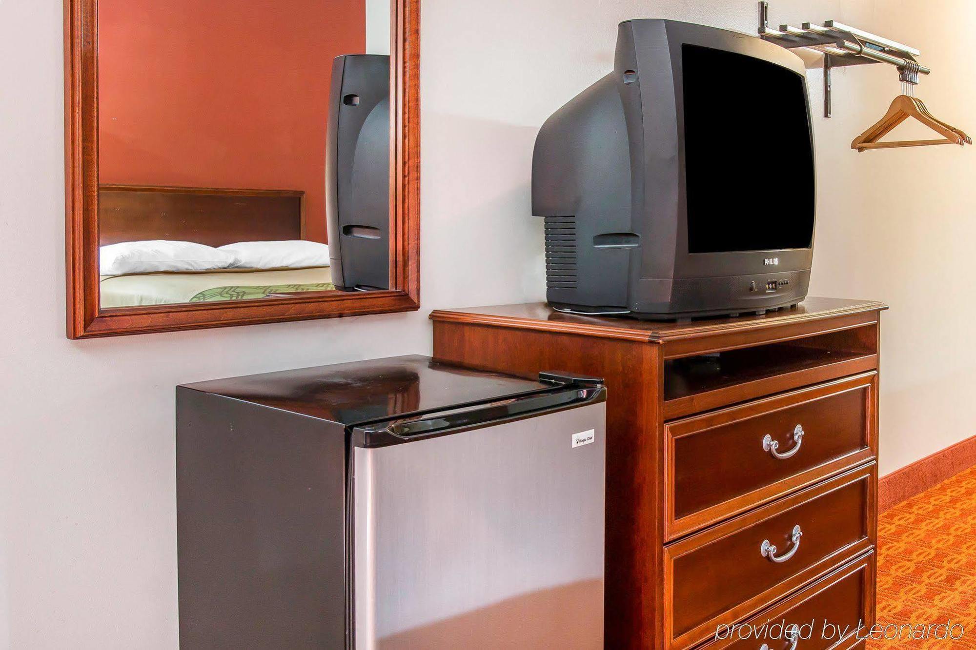 Econo Lodge Cadillac By Choice Exteriér fotografie